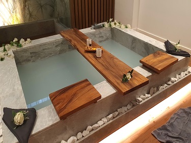 Private bathtub